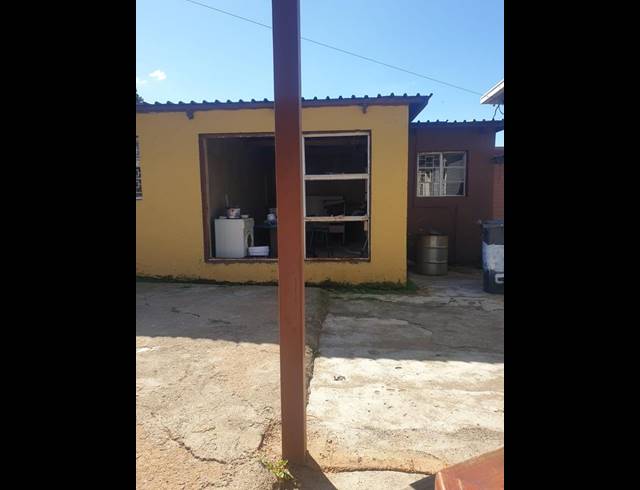 2 BEDROOM HOUSE FOR SALE IN SOUTH HILLS